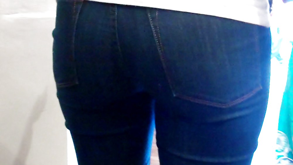 Chiappe e culo in jeans per l'amore di guardare
 #5203926