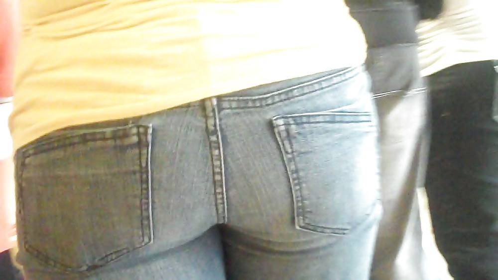 Chiappe e culo in jeans per l'amore di guardare
 #5204246