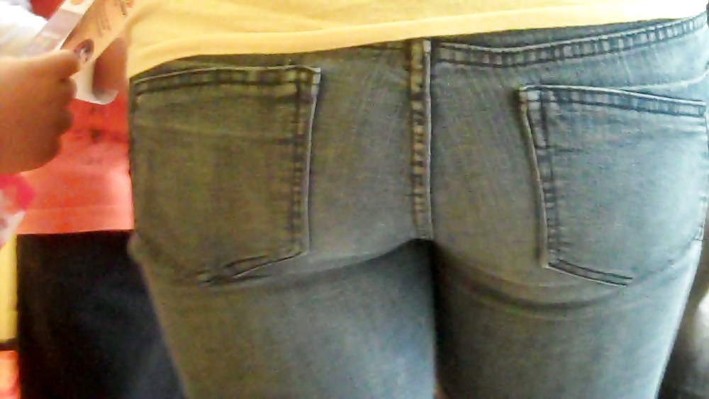 Chiappe e culo in jeans per l'amore di guardare
 #5204346