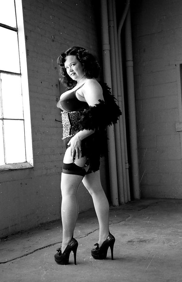 Voluptuous Burlesque, Pin-up  and Retro Women 4 #4834242