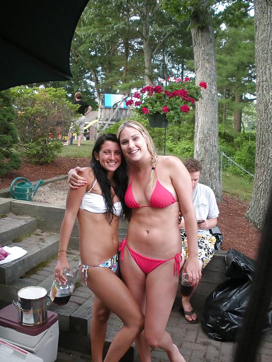 Ragazze dell'università di Boston in bikini
 #8079339