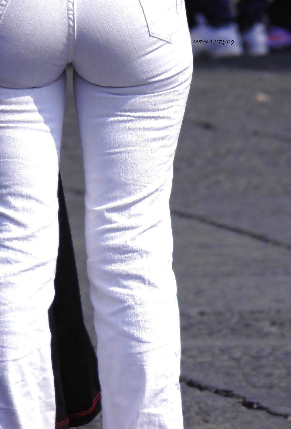 Esposa en jeans ajustados #4
 #13276081