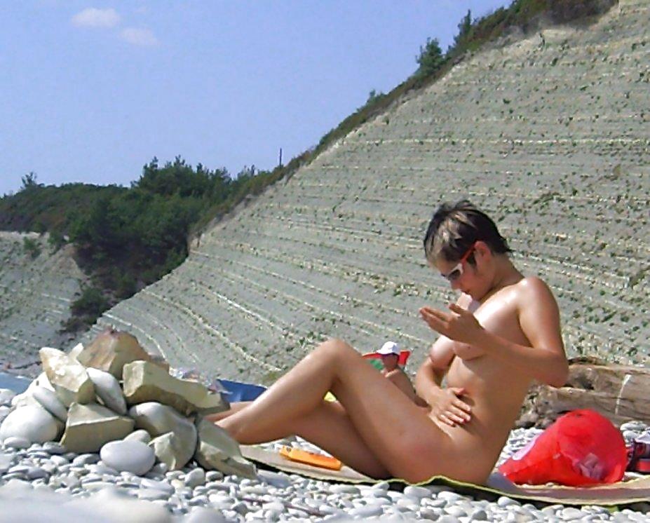 Jóvenes nudistas en la playa
 #505274