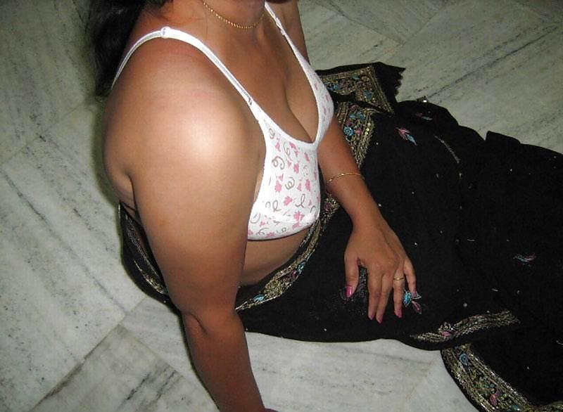 Hot BHabhi In Black Sari......... #8678382