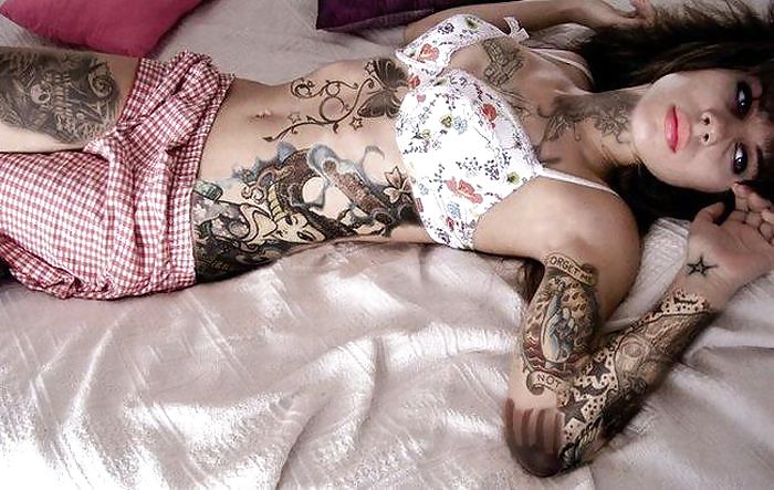 Chicas con tatuajes
 #8455021
