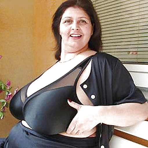 Big bras on mature women 4 #15941862