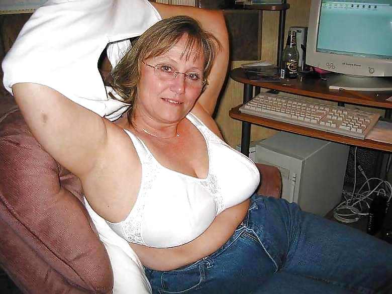Big bras on mature women 4 #15941867