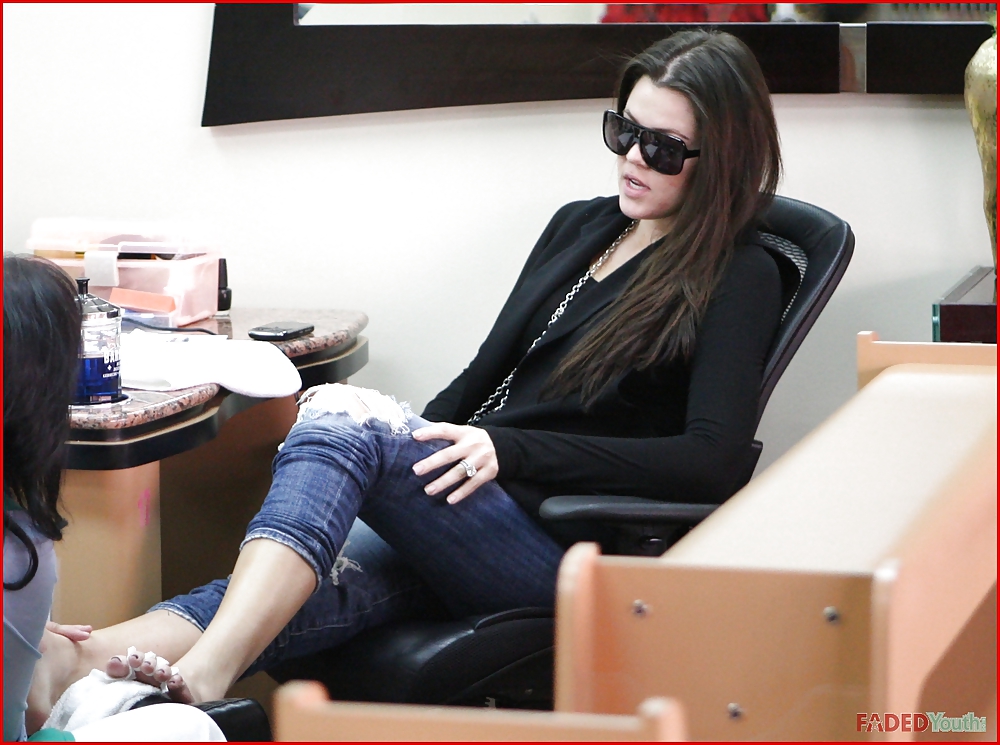 Khloe Kardashian Foot Pics #6249739