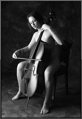 Cello #9380556