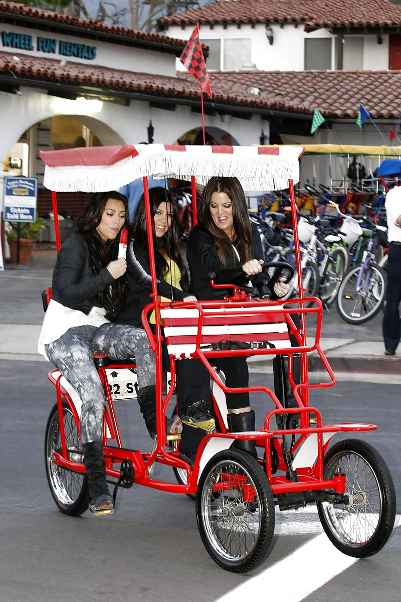 Kim Kardashian Downblouse Candids in Santa Barbara2 #3544999