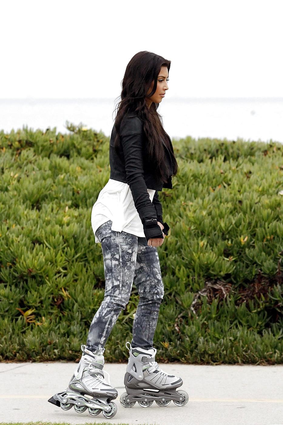 Kim Kardashian Downblouse Candids in Santa Barbara2 #3545019
