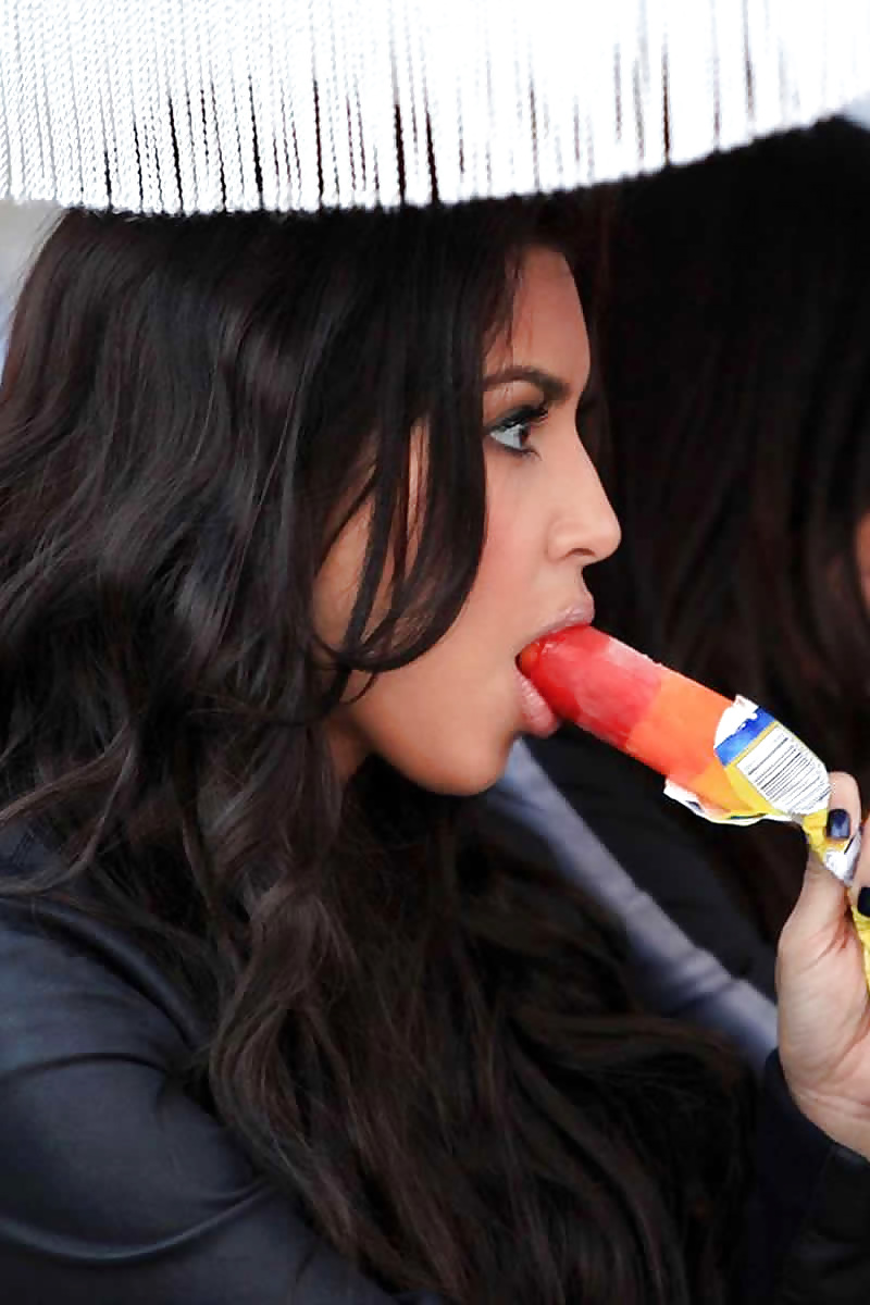Kim kardashian giù camicetta candids in santa barbara2
 #3545048