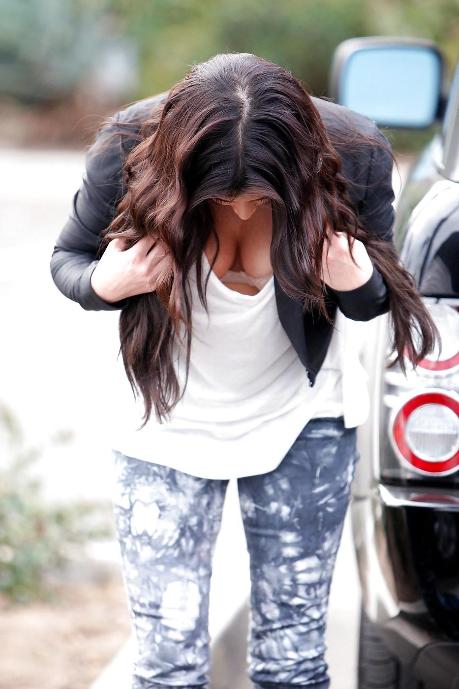 Kim Kardashian Downblouse Candids in Santa Barbara2 #3545058