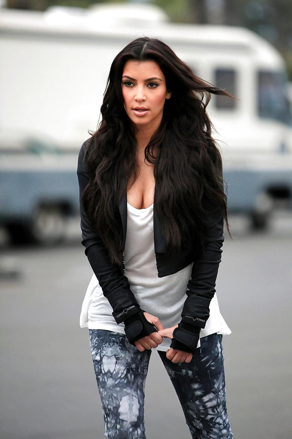 Kim Kardashian Downblouse Candids In Santa Barbara2 #3545086