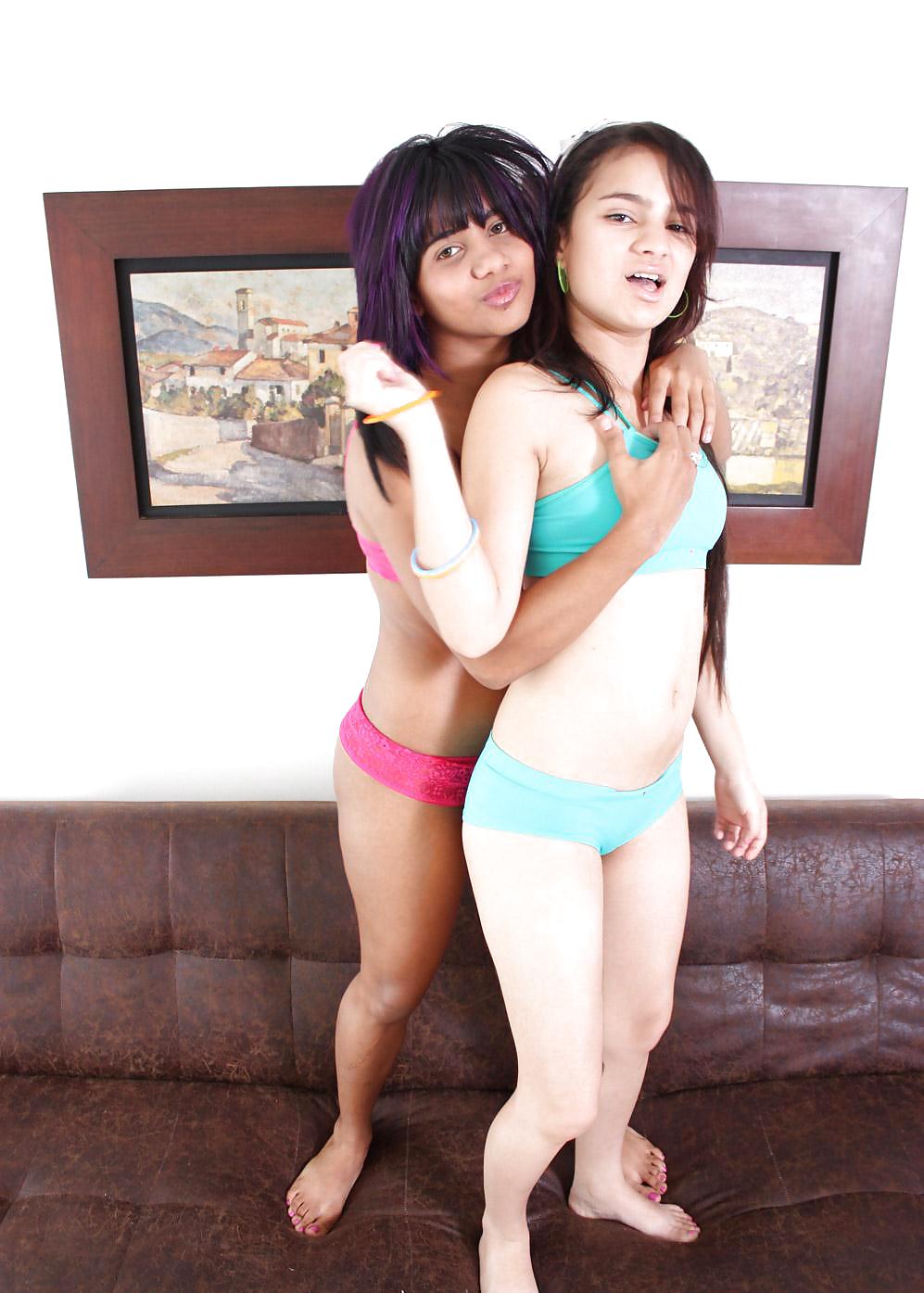 Charming Tobie - Licking and fingering with her girlfriend #4931031