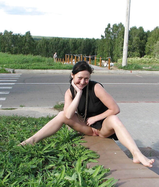 Naked pussycat on road #3776955