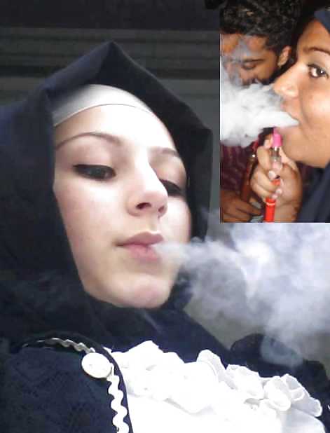 喫煙-ヒジャブ、ニカブ、ジルバブ、アラブ人 
 #17443742