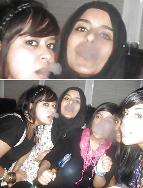 Smoking- hijab niqab jilbab arab  #17443836