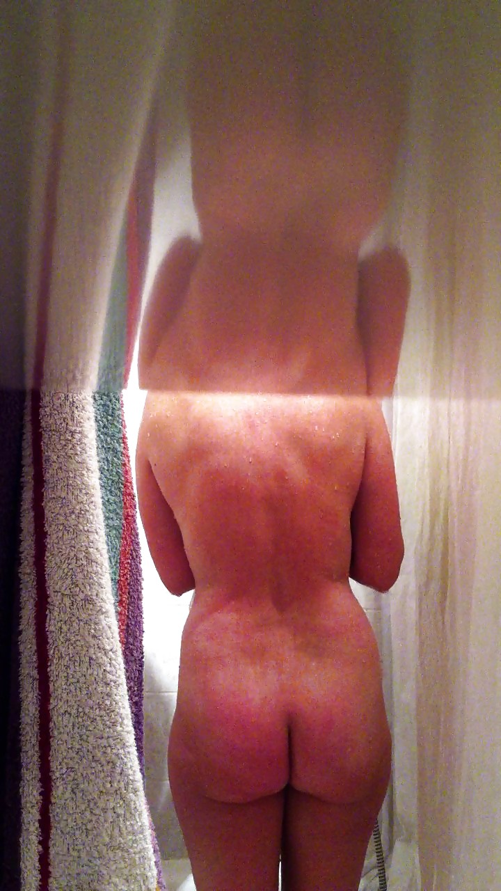 Cámara oculta de sexy esposa desnuda tomando una ducha
 #7453082