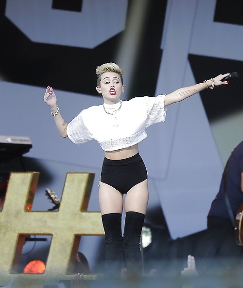 Miley Cyrus Sur Gma & Jimmy Kimmel Juin 2013 #22379068