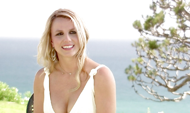 Britney spears escote
 #22454398