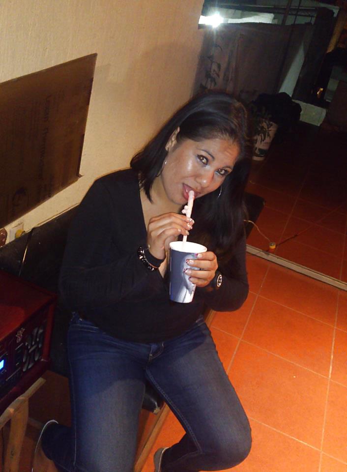 Janeth chupando el popote de pito
 #14789057