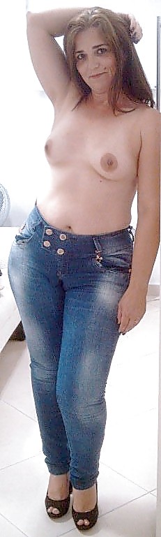 Mi esposa brasileña con curvas en pantalones
 #17354902