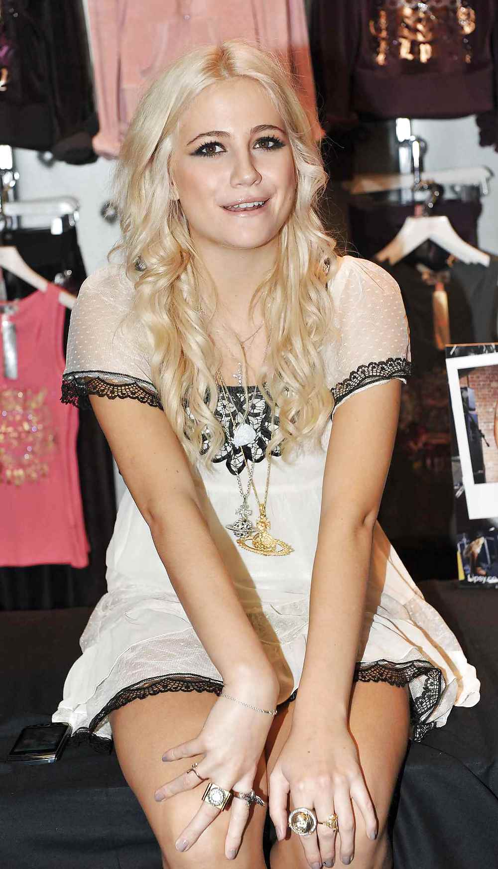 Pixie lott
 #4959783