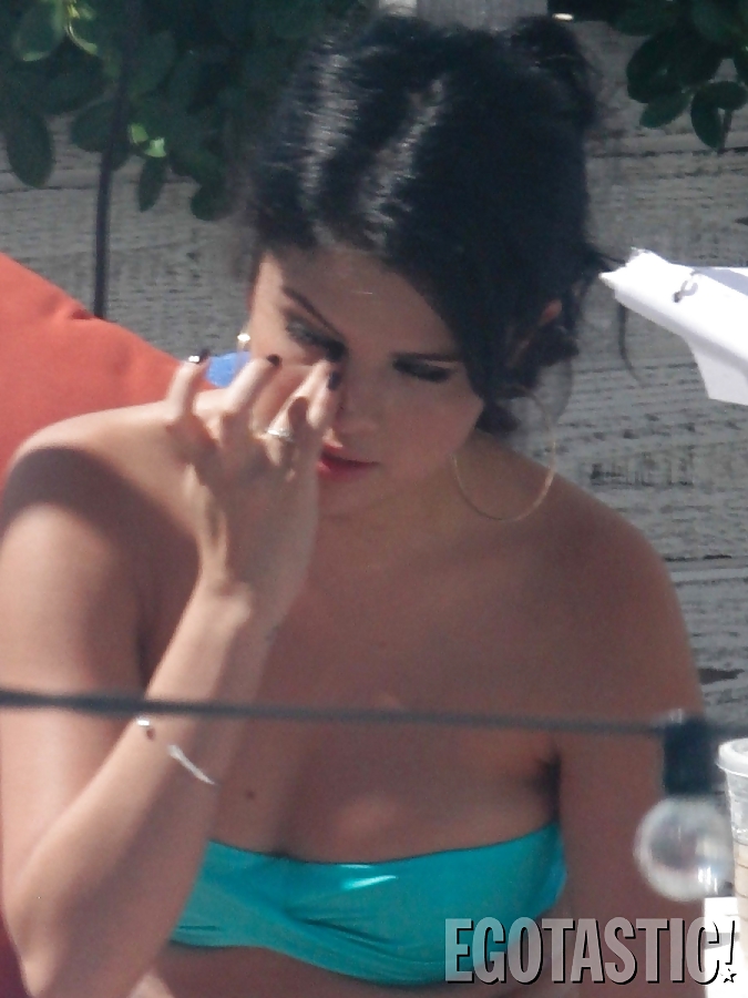 Selena Gomez In Einem Bikini #13327910