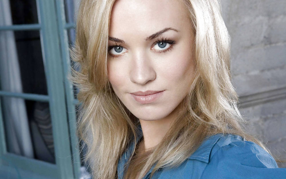 Yvonne Strahovski #17211564