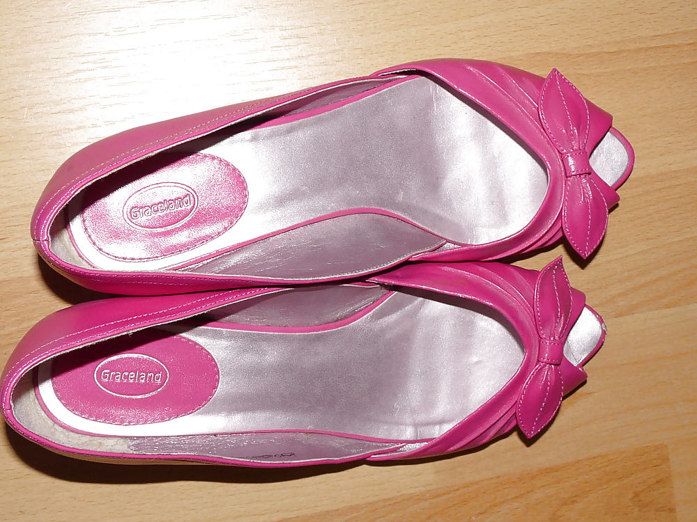 Wifes shiny purple pantyhose pink peep toes #15417080