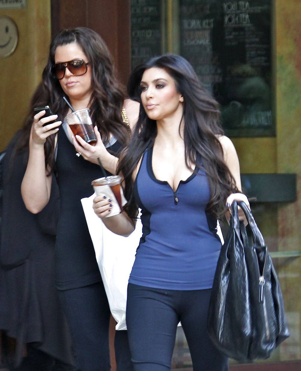 Kim kardashian escote candids en beverly hills3
 #2114190