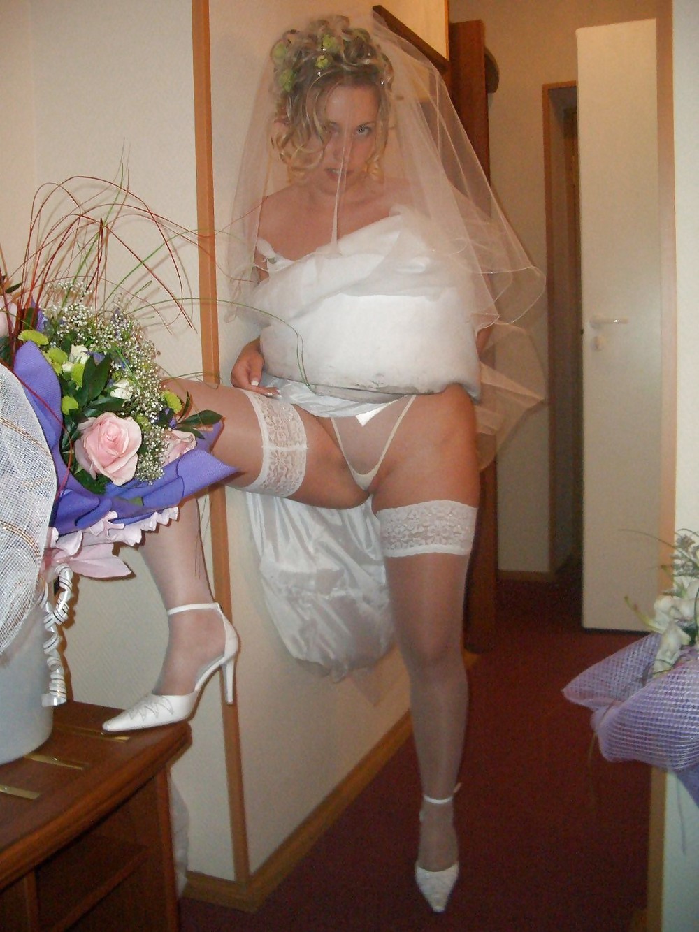 Novias boda voyeur upskirt bragas blancas y sujetador
 #21329145