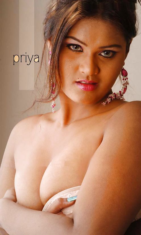 Indian Sexy Schauspielerin Priyasaloni #3651500