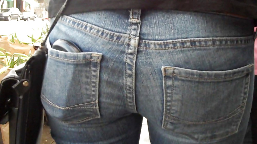 Ein Paar Hintern Und Verrückt Arsch In Jeans Sieht Gut Aus #4667226