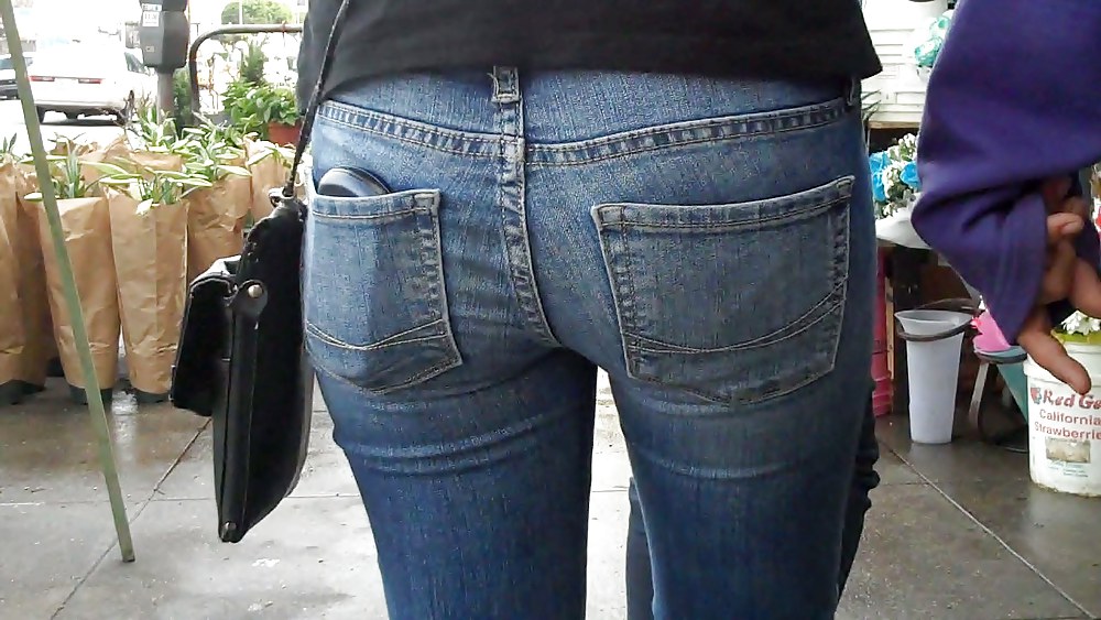 Ein Paar Hintern Und Verrückt Arsch In Jeans Sieht Gut Aus #4667278