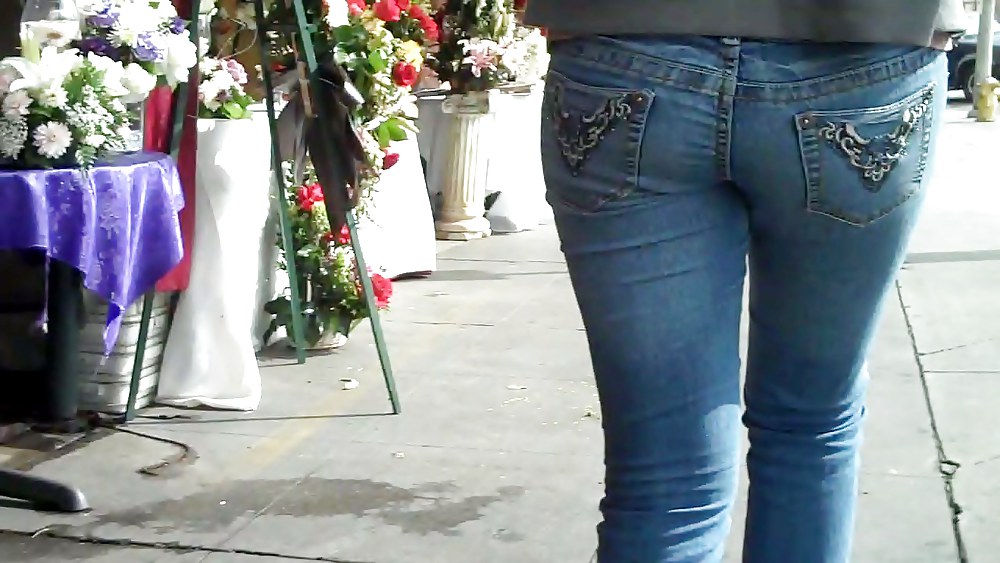 A few butts and crazy ass in jeans looking good #4667377