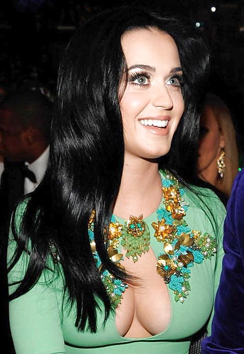 Katy Perry Cleavage #18595337