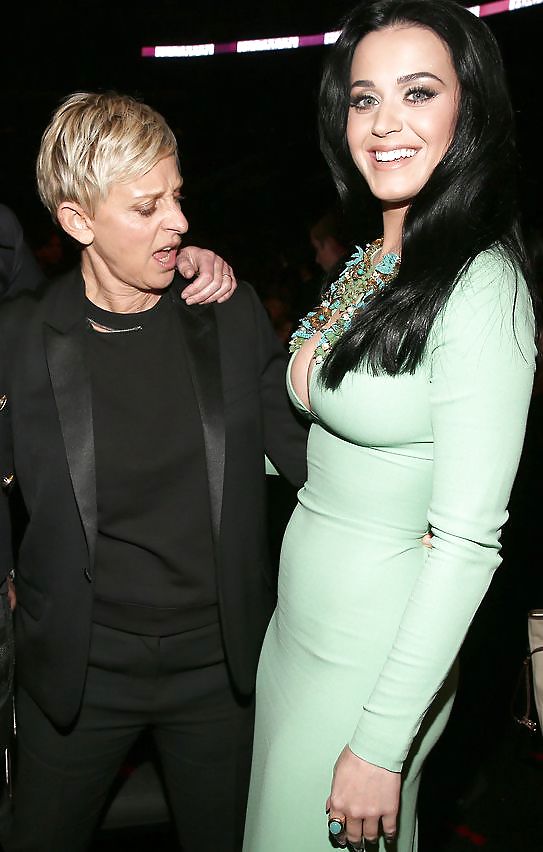 Katy perry cleavage（ケイティ・ペリーの谷間
 #18595364