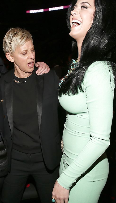 Katy perry cleavage（ケイティ・ペリーの谷間
 #18595369