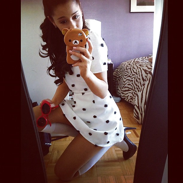 Ariana grande
 #22807030