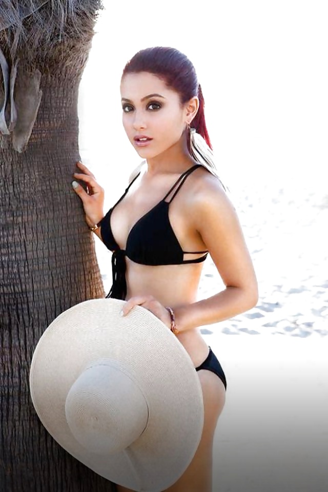 Ariana grande
 #22807173