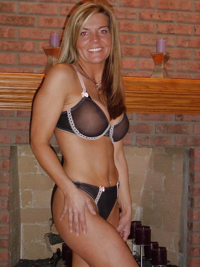 Une Milf Horny Damné #8103547