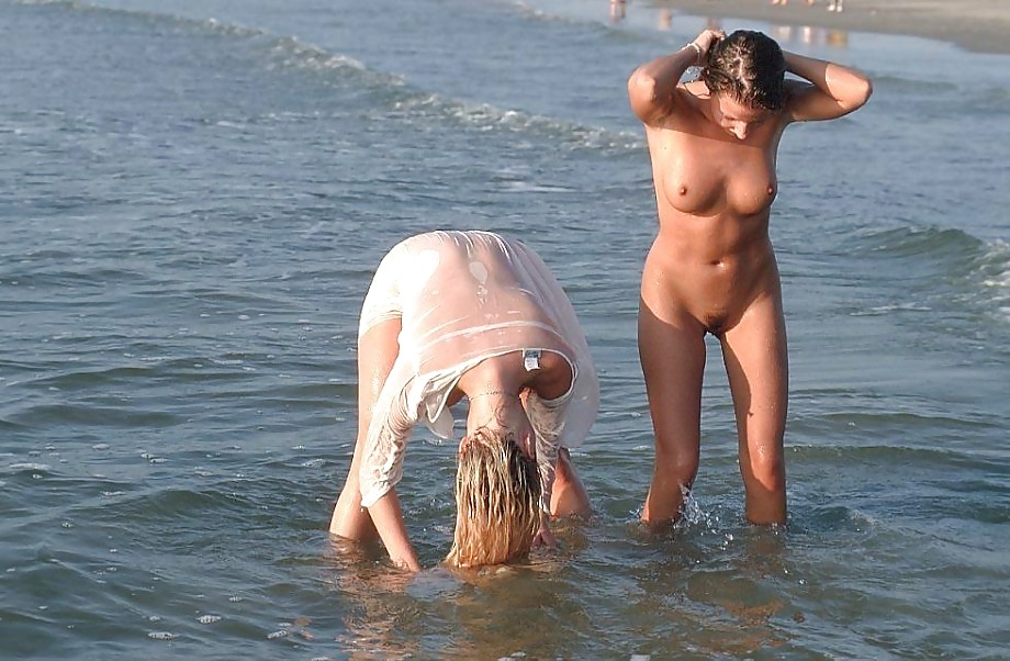 Sono un nudista arrapato sulla spiaggia
 #1319512