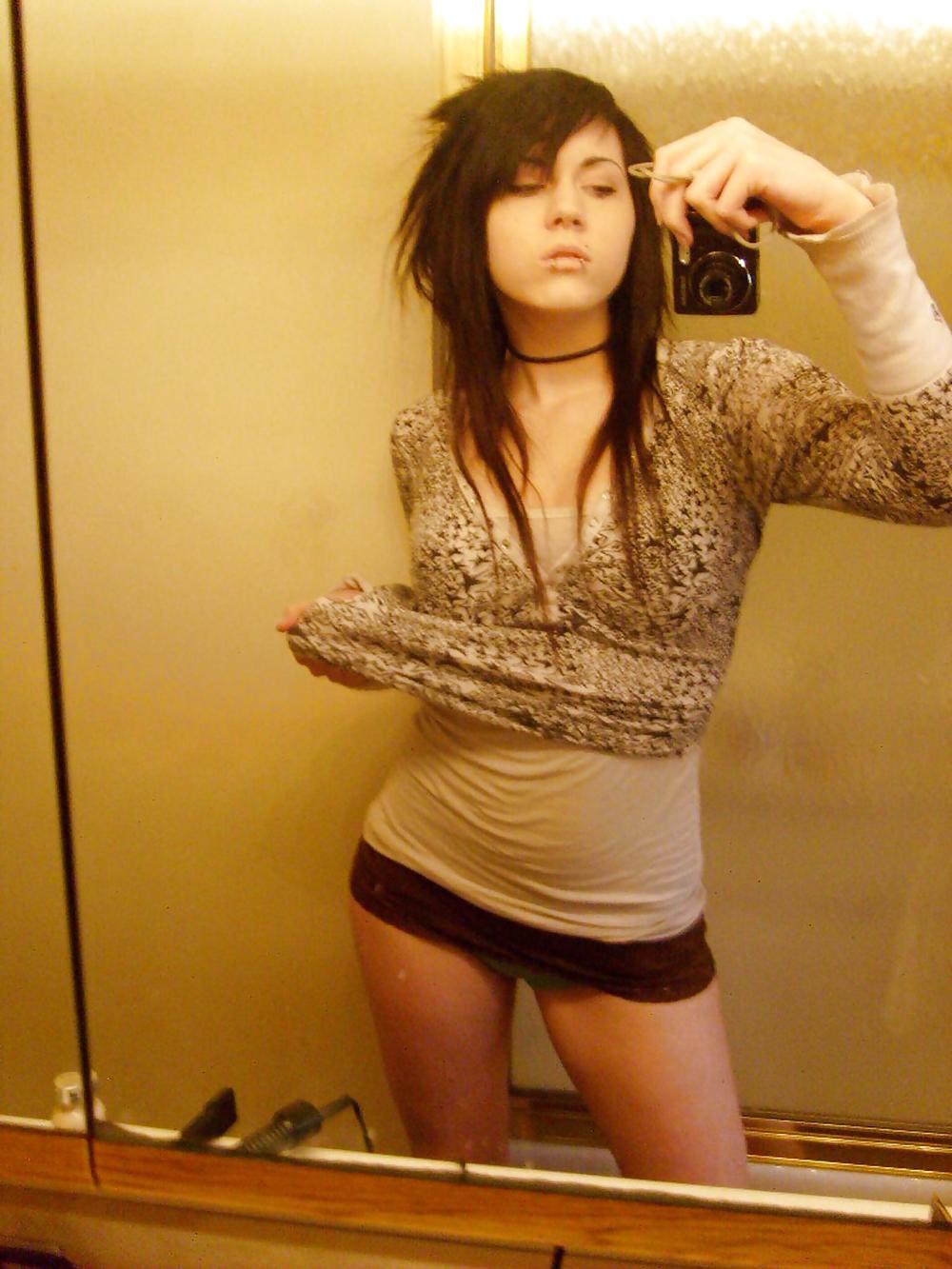 Cute sexy emo chick
 #9851092