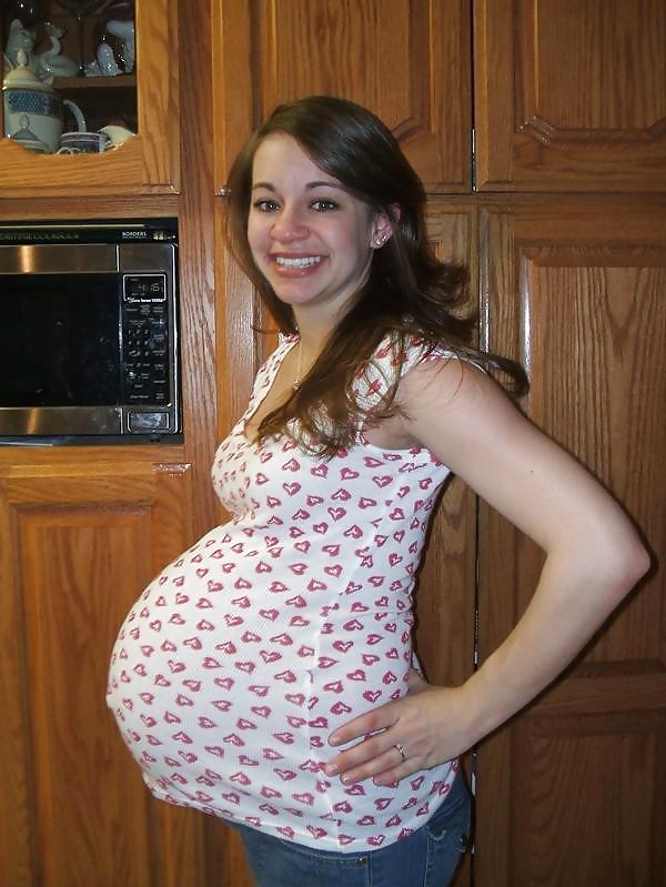 Sexy chicas embarazadas (vestidas)
 #17744446