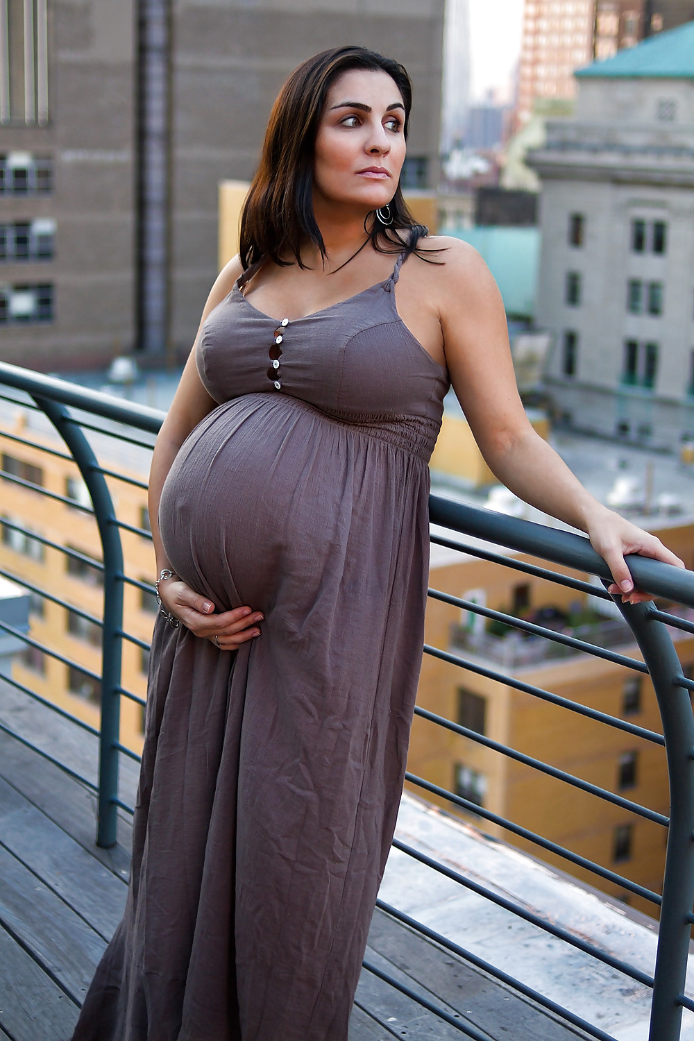 Sexy chicas embarazadas (vestidas)
 #17744777