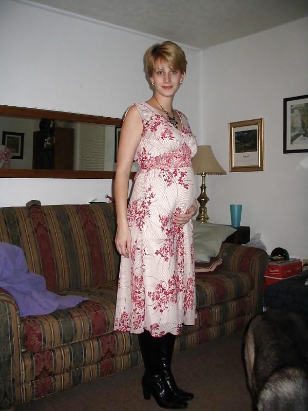 Sexy chicas embarazadas (vestidas)
 #17744804