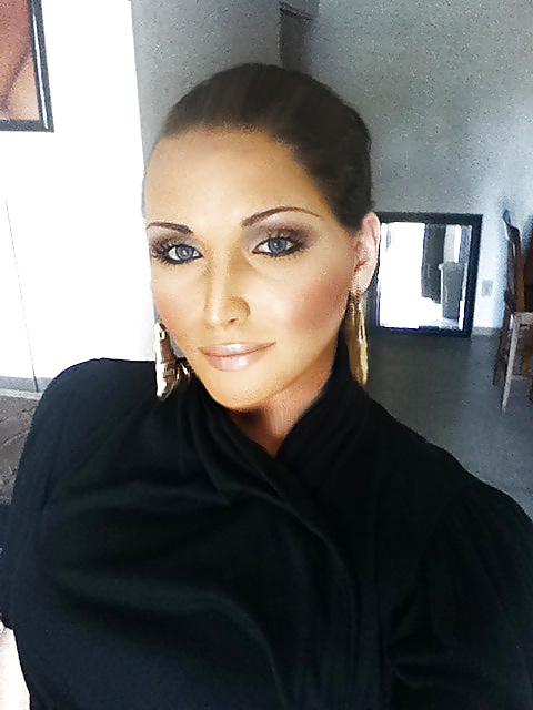 Un cutie caliente....
 #12683244