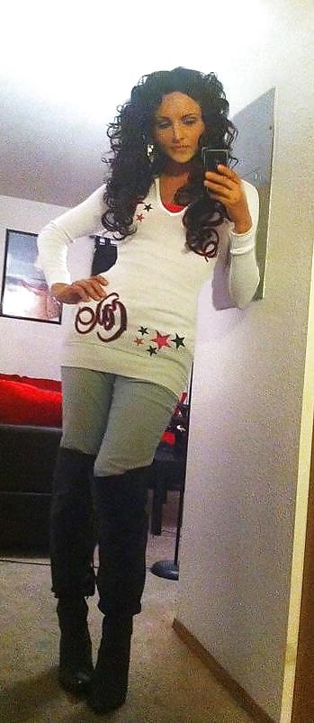 Un cutie caliente....
 #12683271